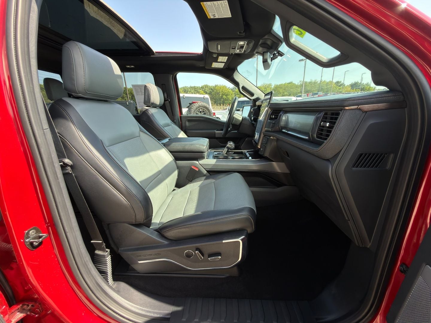 2023 Ford F-150 Lightning LARIAT