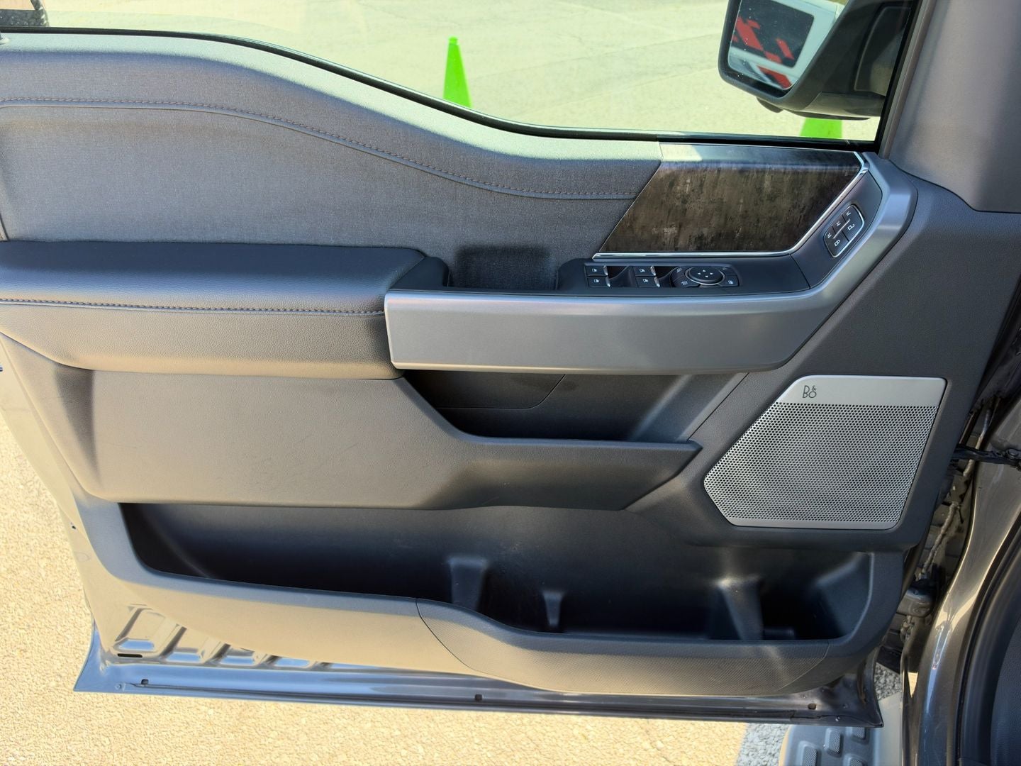 2023 Ford F-150 Lightning LARIAT