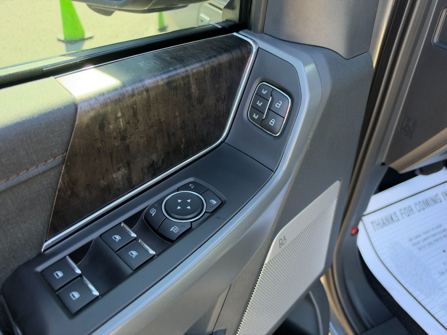 2023 Ford F-150 Lightning LARIAT