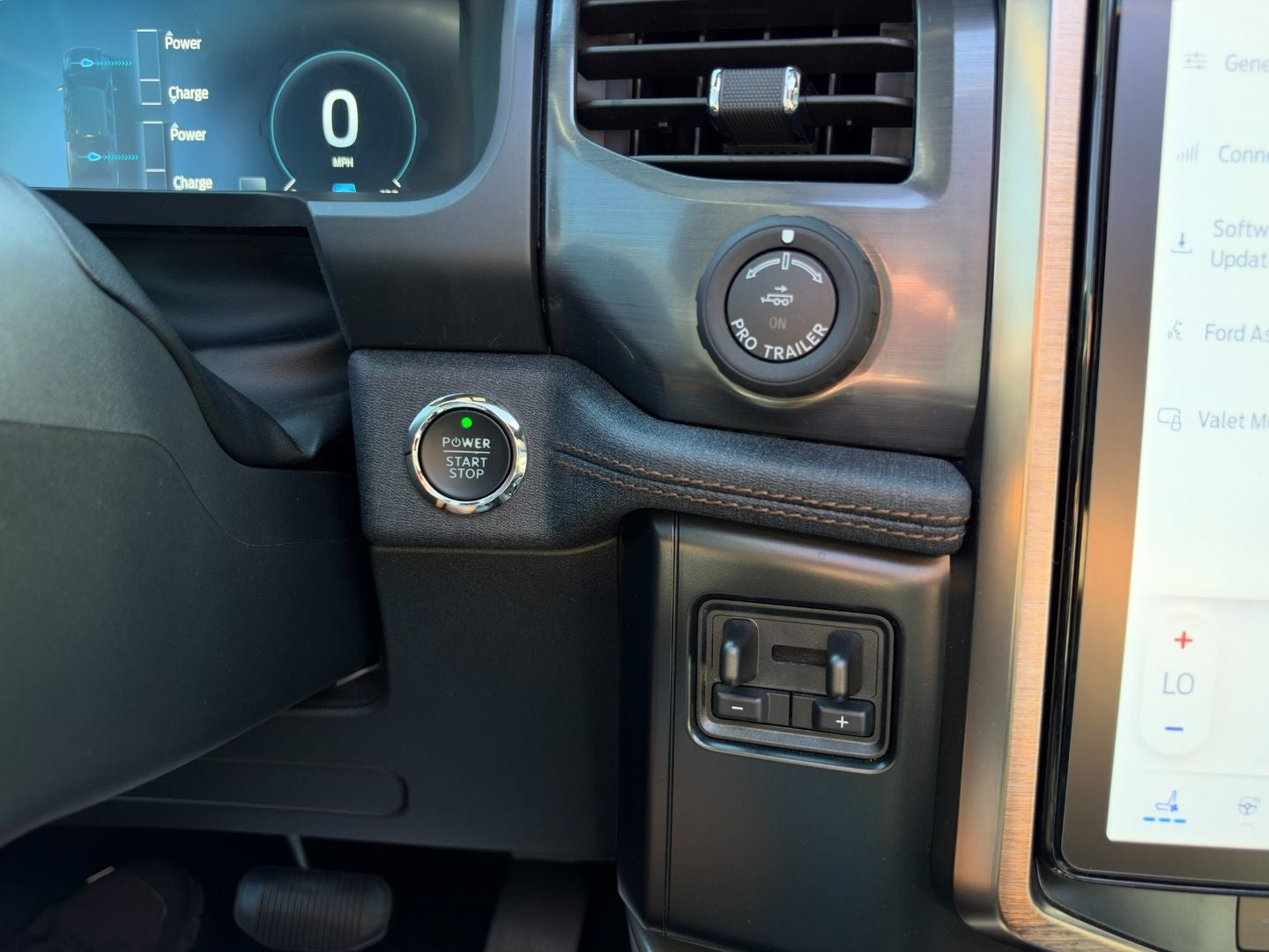 2023 Ford F-150 Lightning LARIAT