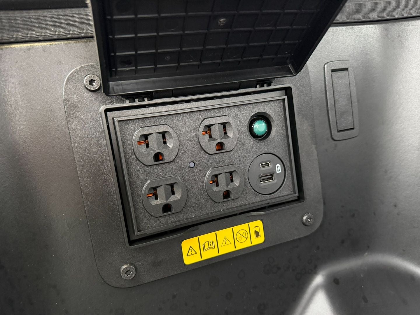 2023 Ford F-150 Lightning LARIAT