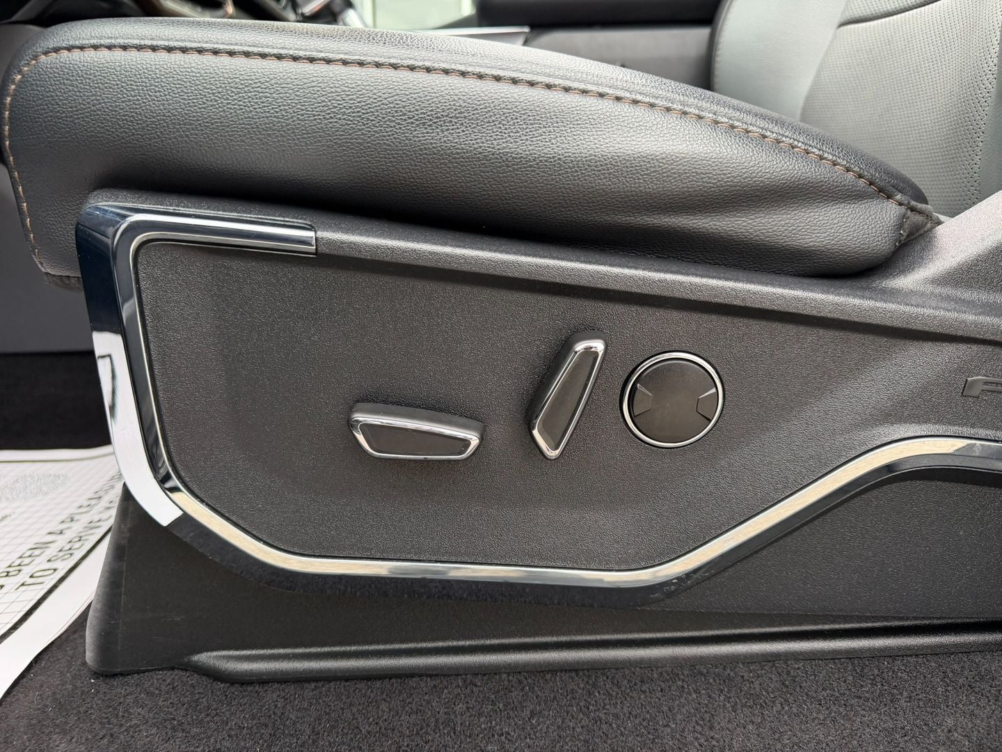 2023 Ford F-150 Lightning LARIAT