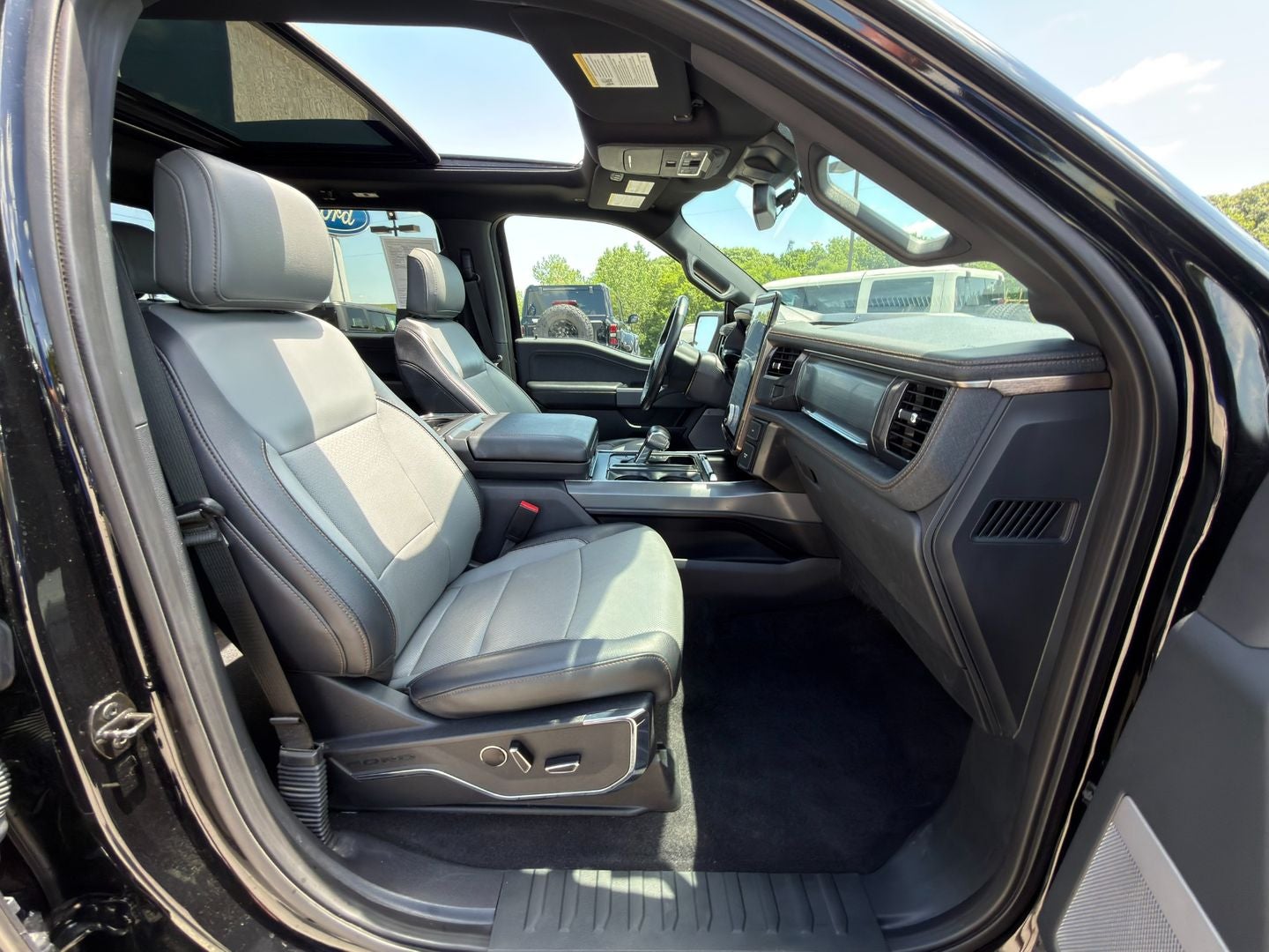 2023 Ford F-150 Lightning LARIAT