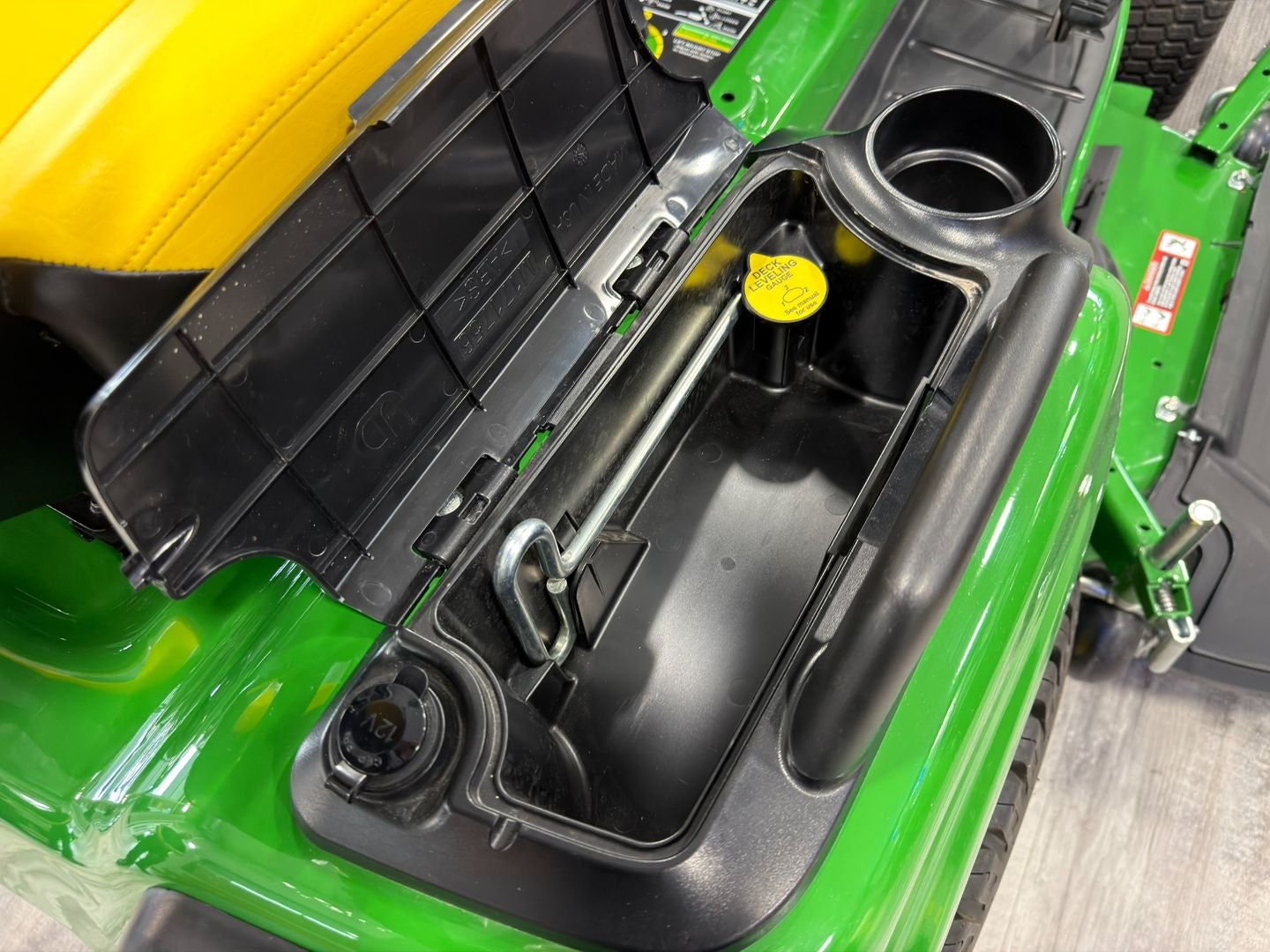 2024 John Deere X730 Base