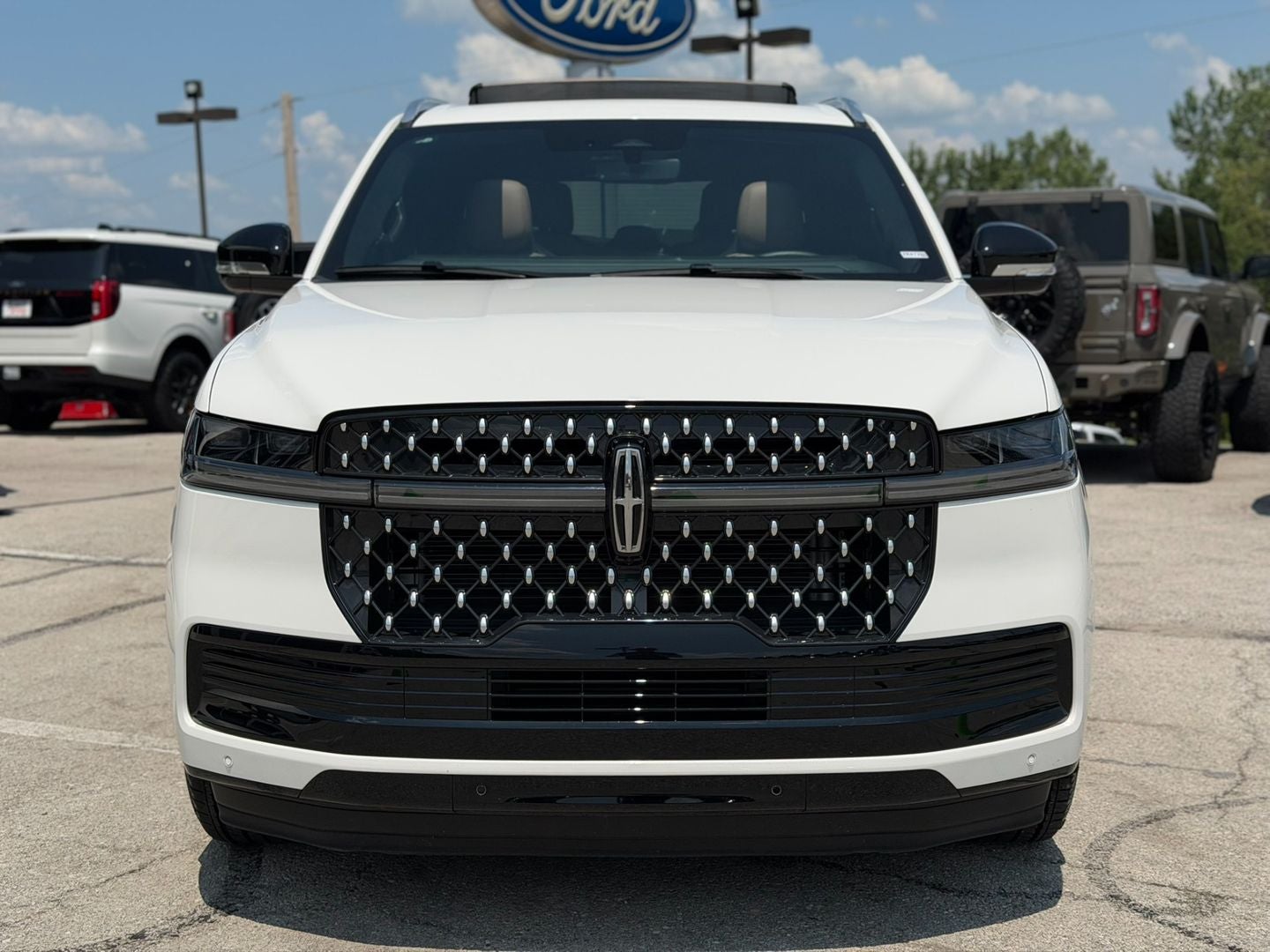 Used 2025 Lincoln Navigator Black Label with VIN 5LMJJ2TG8SEL16928 for sale in Kansas City