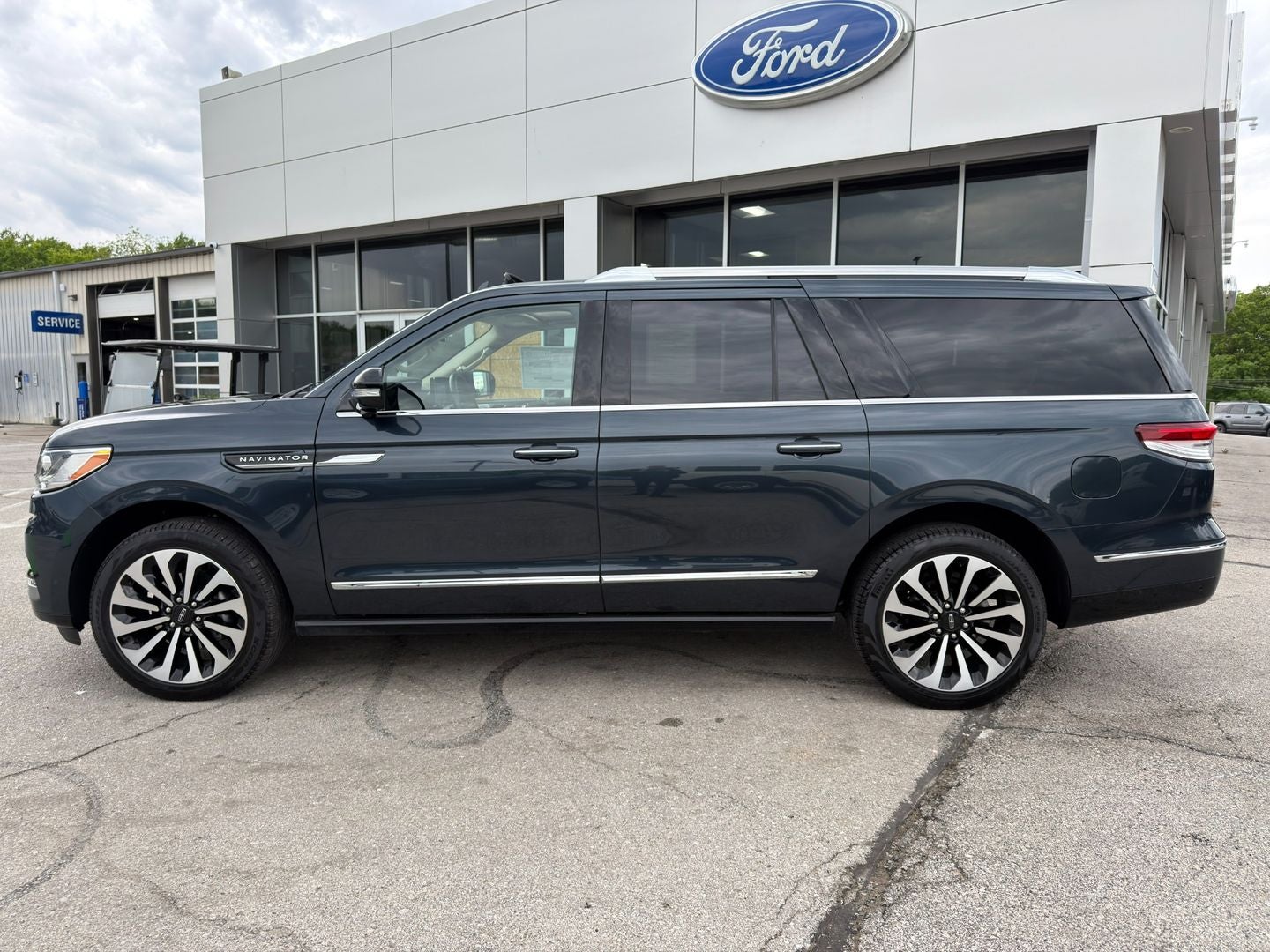 2024 Lincoln Navigator L Reserve