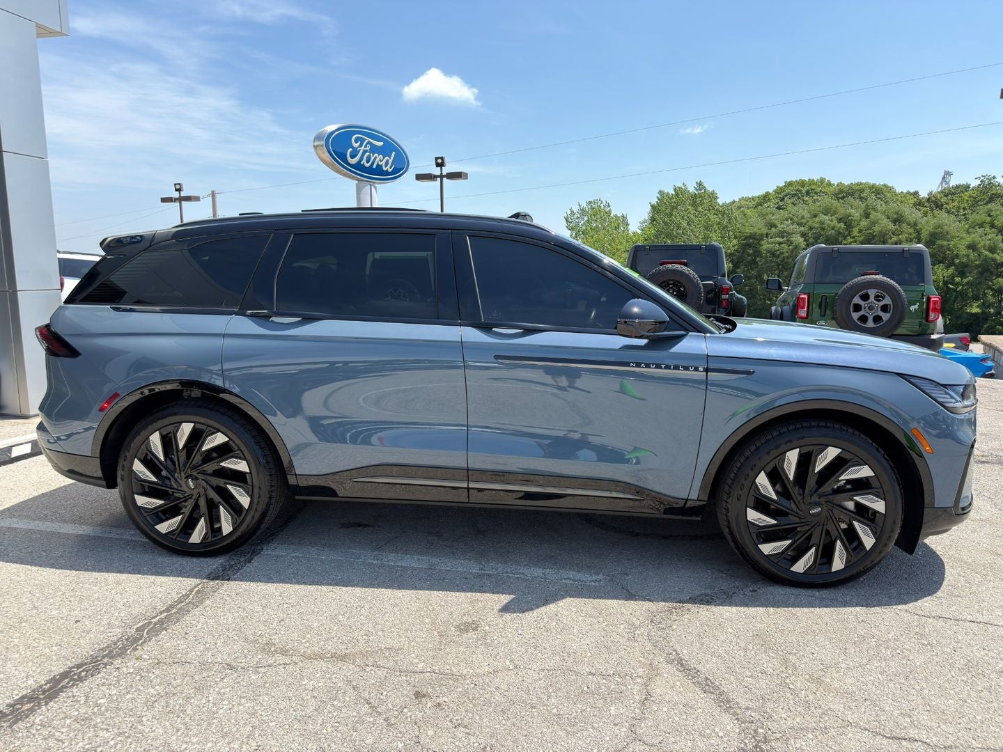 2025 Lincoln Nautilus Reserve