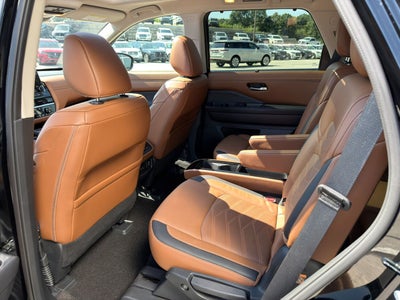 2025 Nissan Pathfinder Platinum