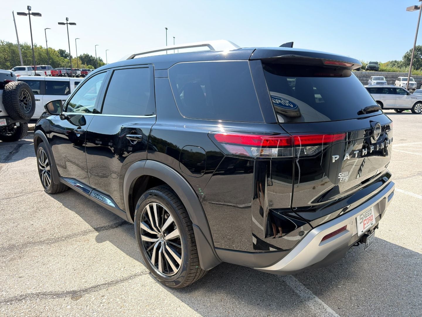 2025 Nissan Pathfinder Platinum