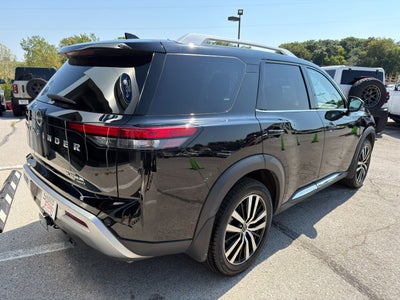 2025 Nissan Pathfinder Platinum