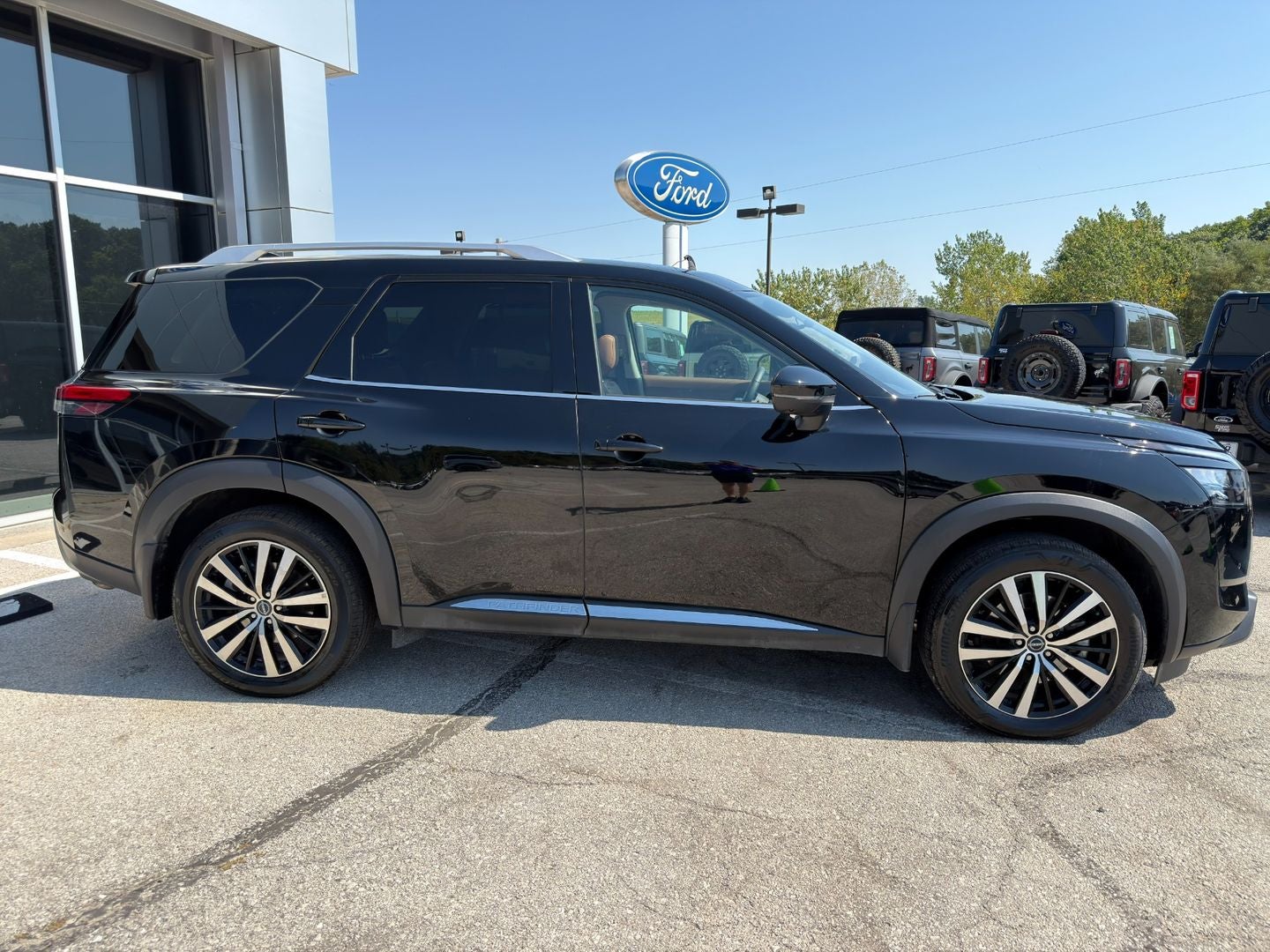 2025 Nissan Pathfinder Platinum